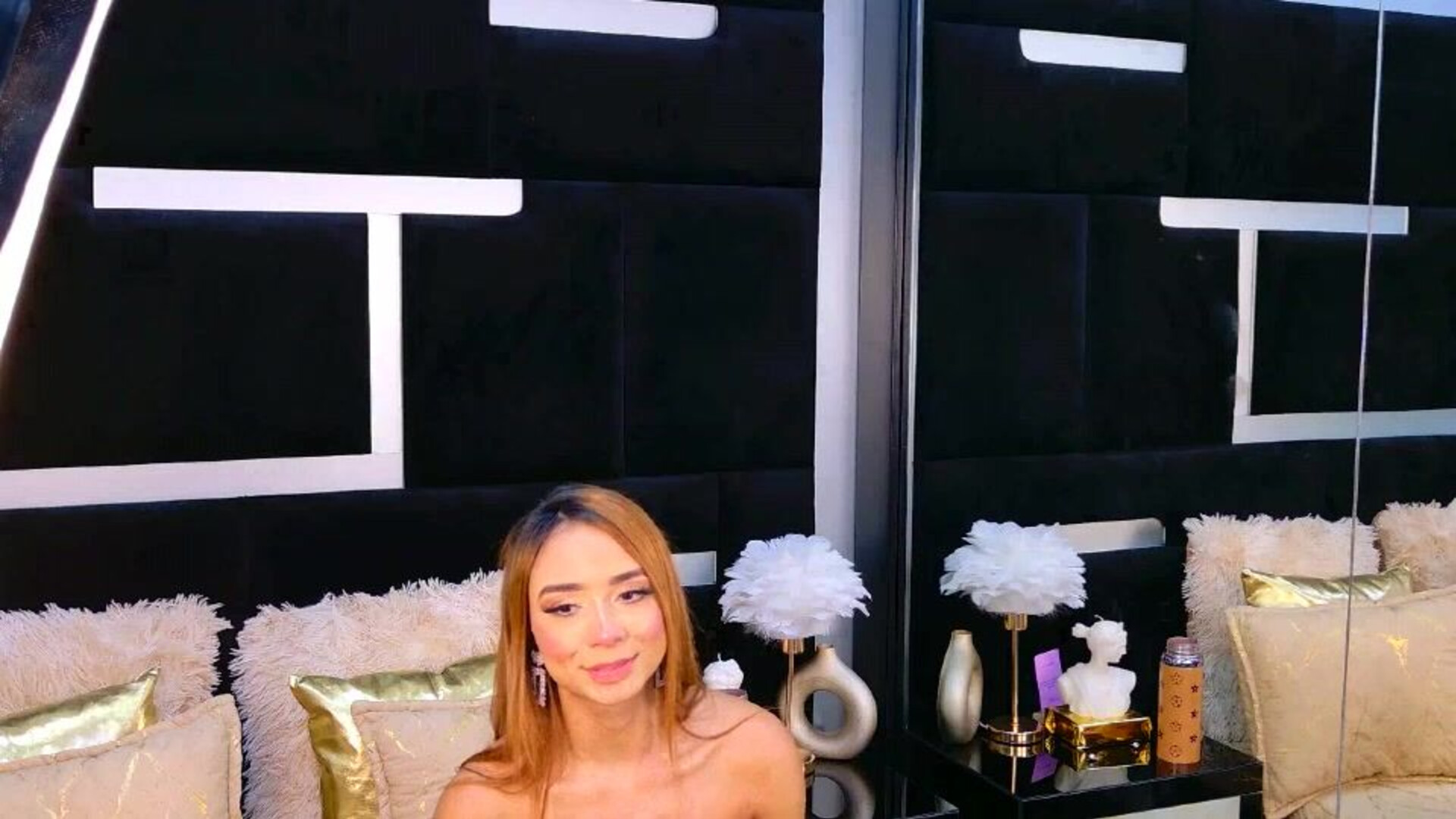 alanaferrara 2025 12 04 21h56m29s - webcam