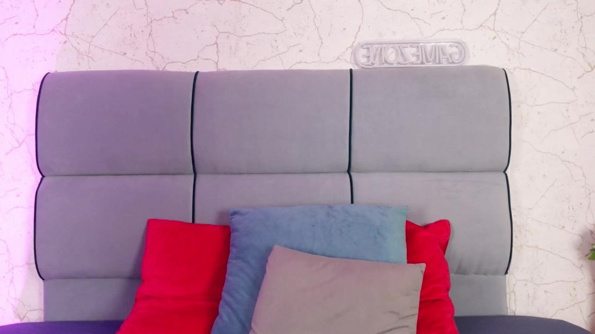 angiebrooks 2025 11 23 05h26m28s - webcam