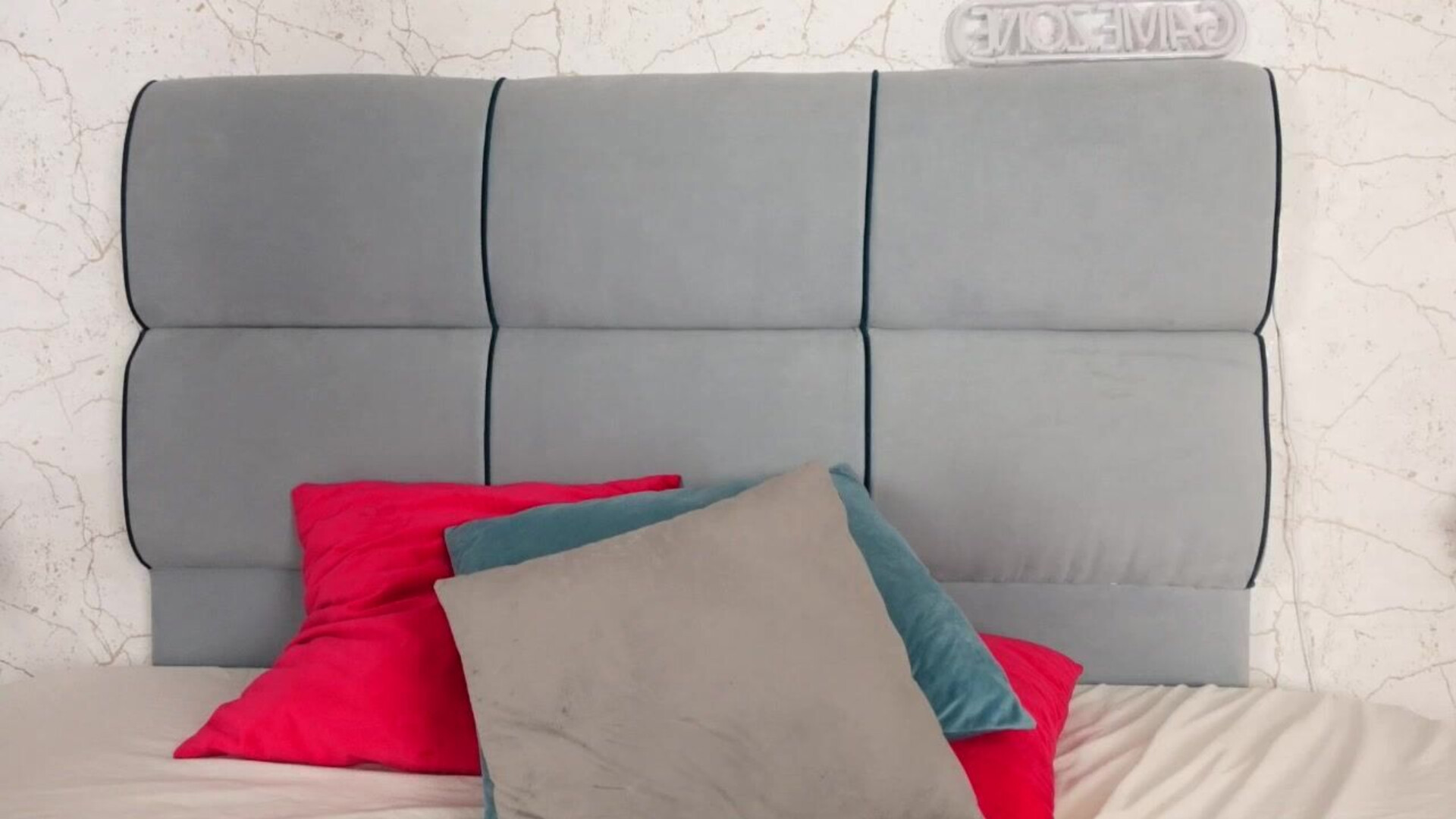 angiebrooks 2025 11 24 05h07m32s - webcam