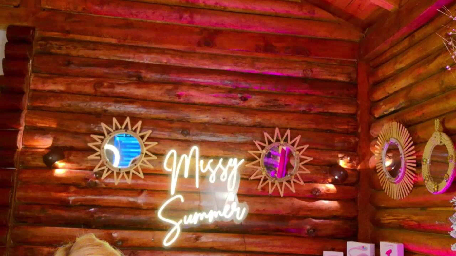 missysummer 2026 01 13 22h00m48s - webcam