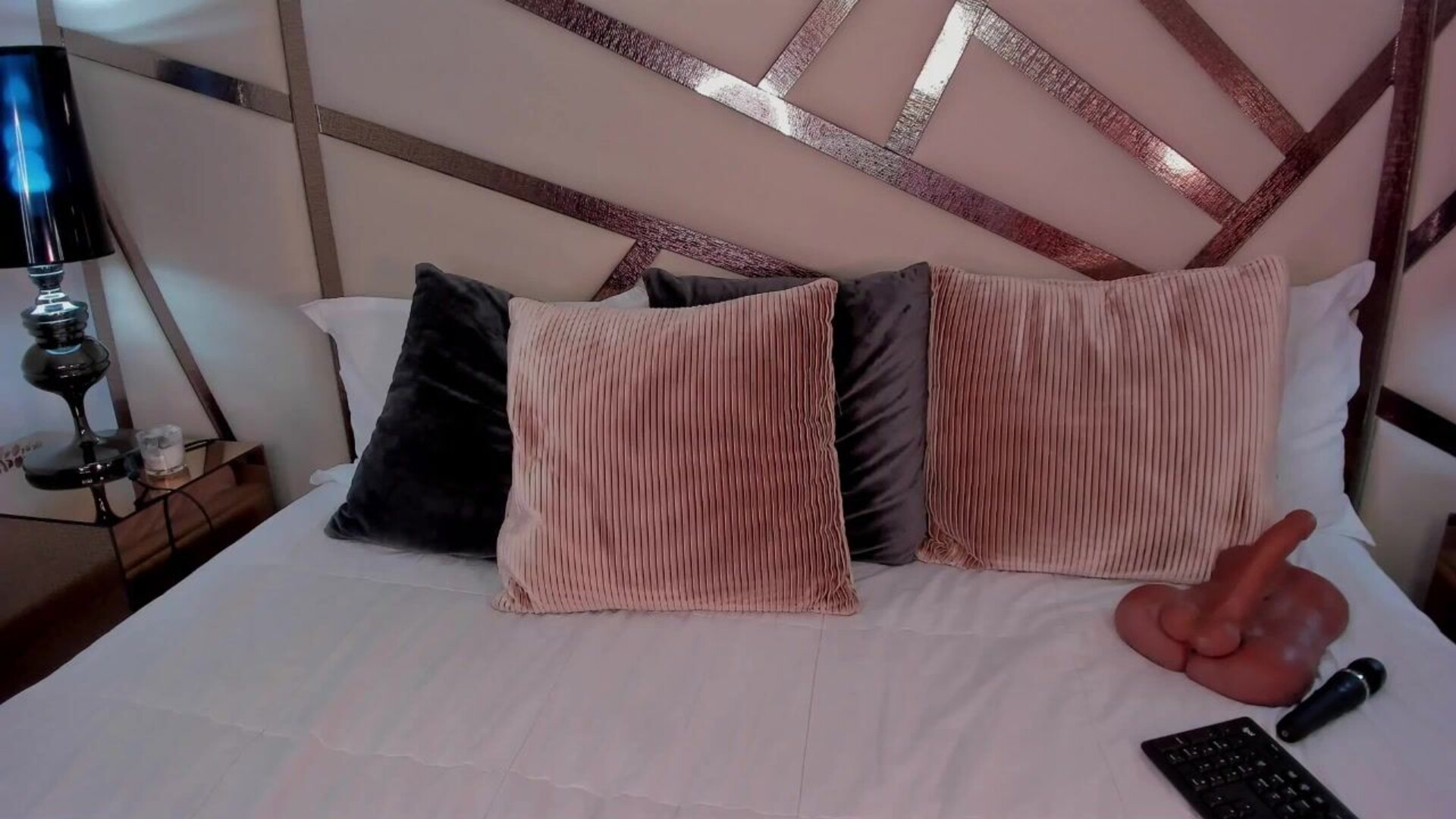 ninnaevansx 2025 11 22 06h44m31s - webcam