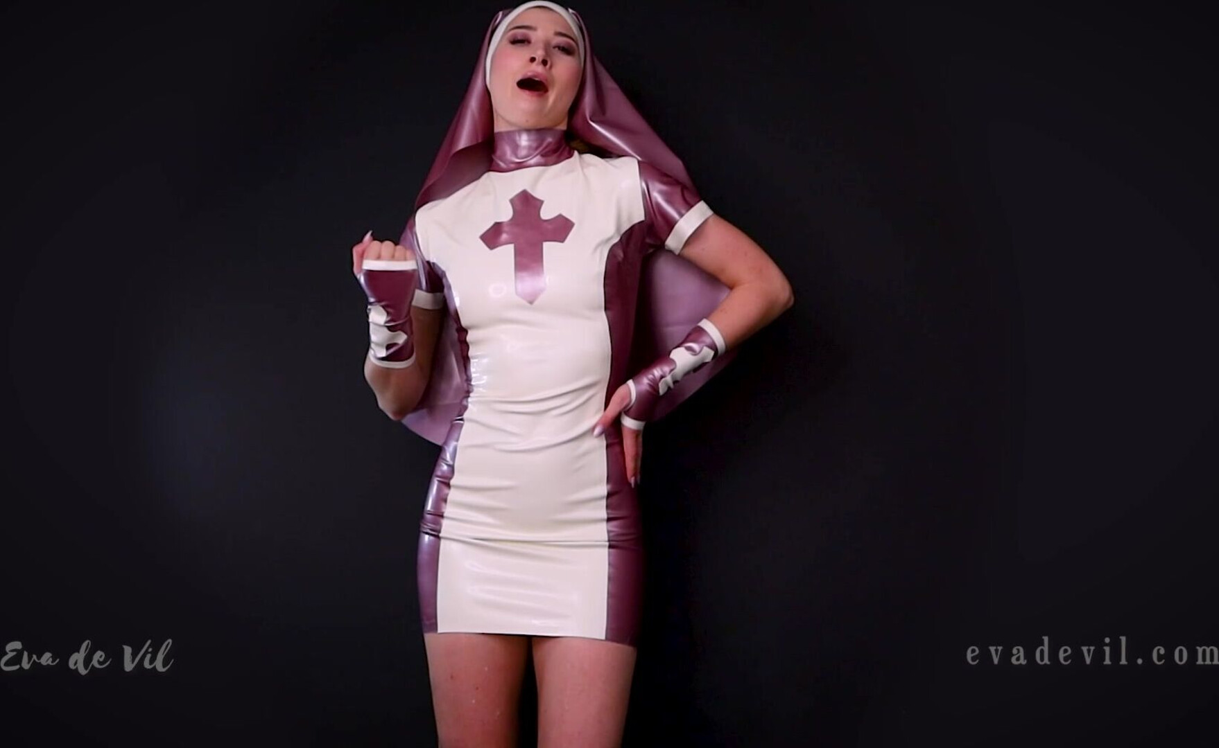 Eva De Vil Cum Offering For Latex Goddess (Spit) - solo - softcore - amateur