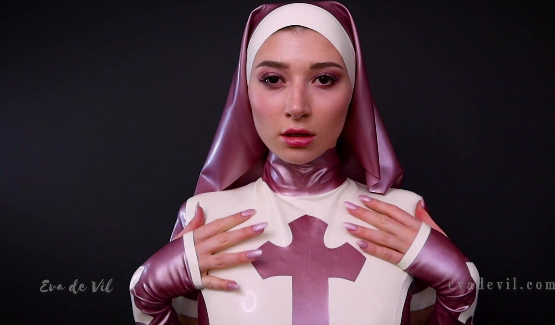 Eva De Vil Cum Offering For Latex Goddess (Spit) - solo - softcore - amateur