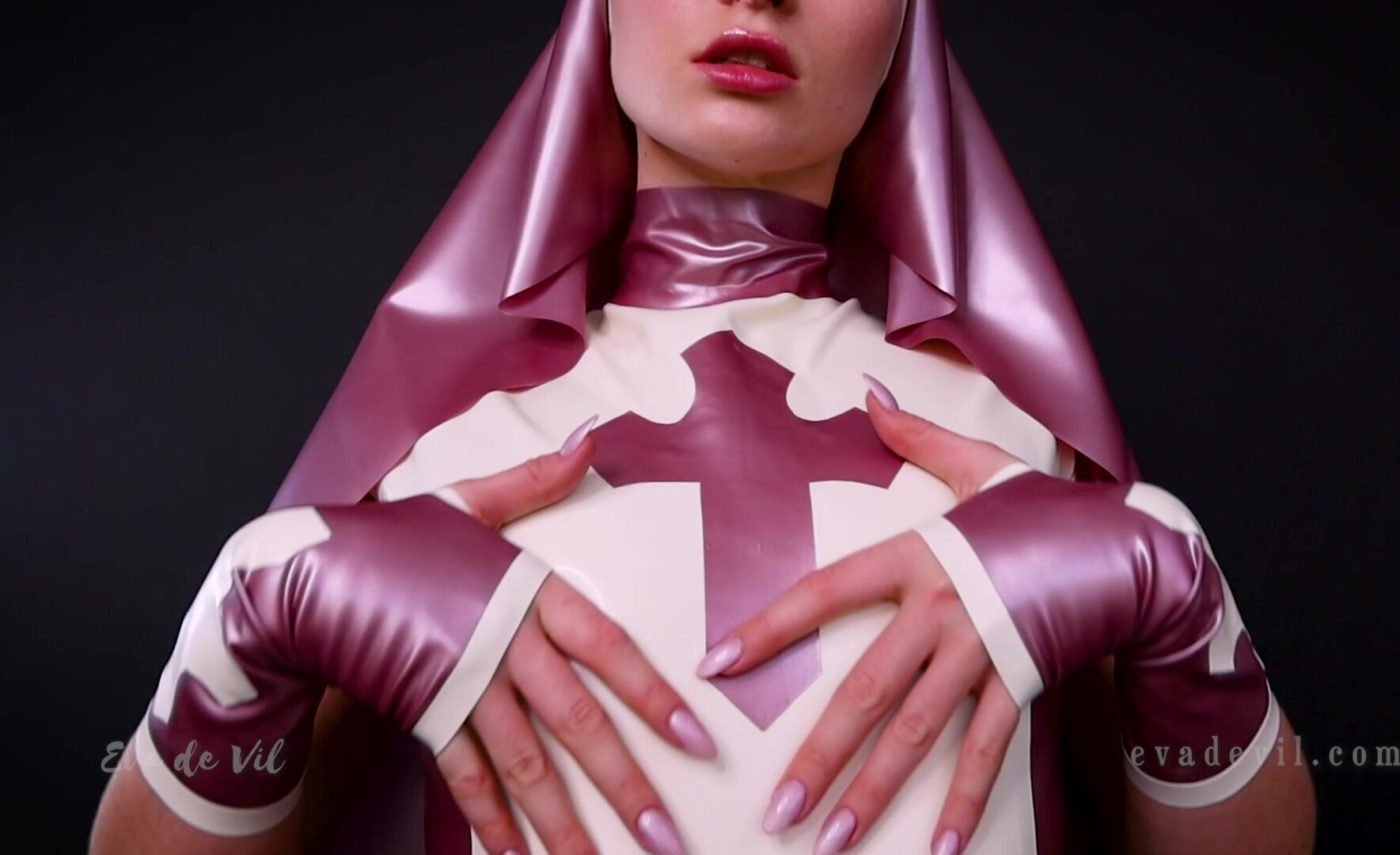 Eva De Vil Cum Offering For Latex Goddess (Spit) - solo - softcore - amateur