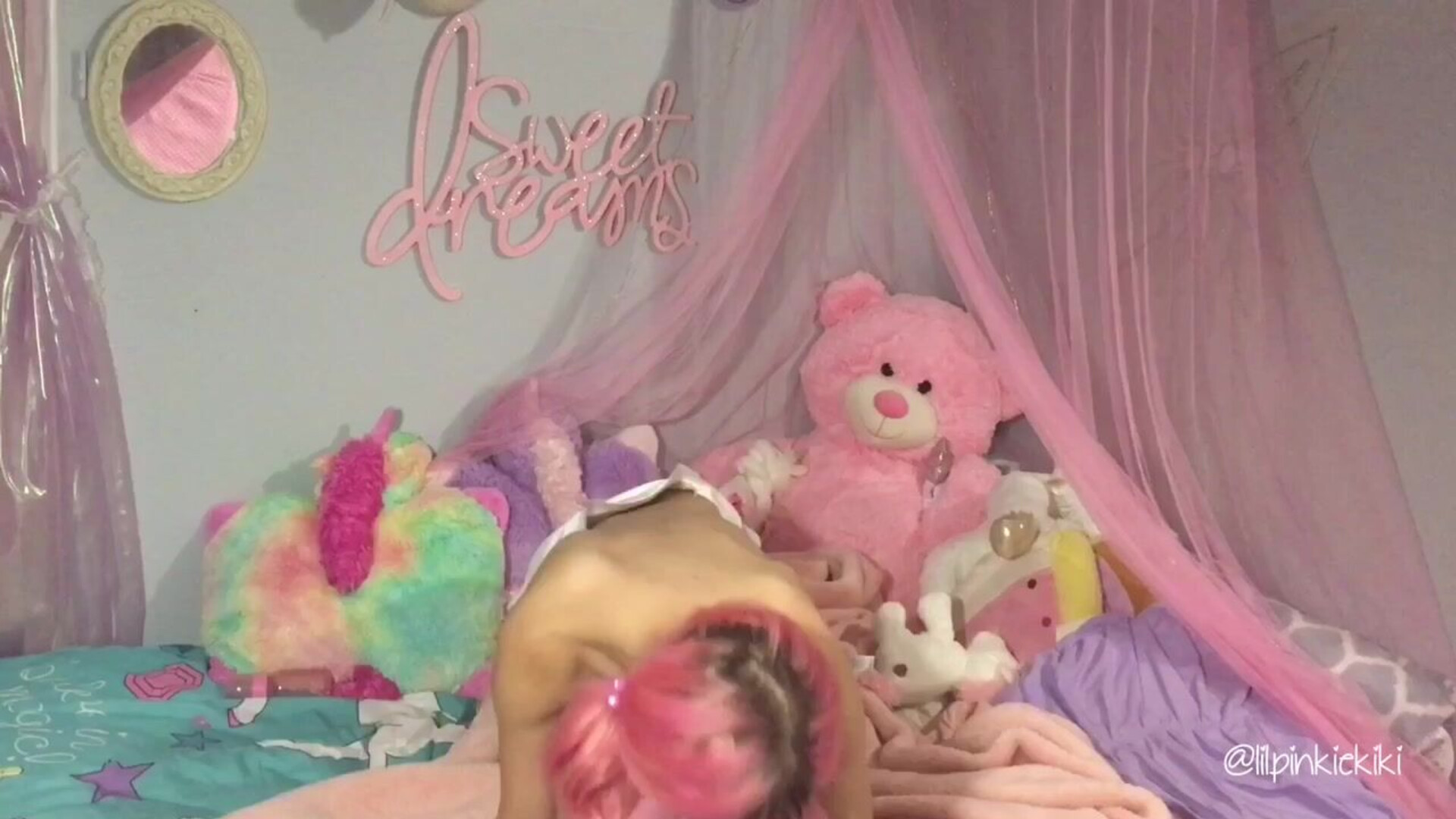 Kiki Cali Ready For Beddie - brunette - masturbation