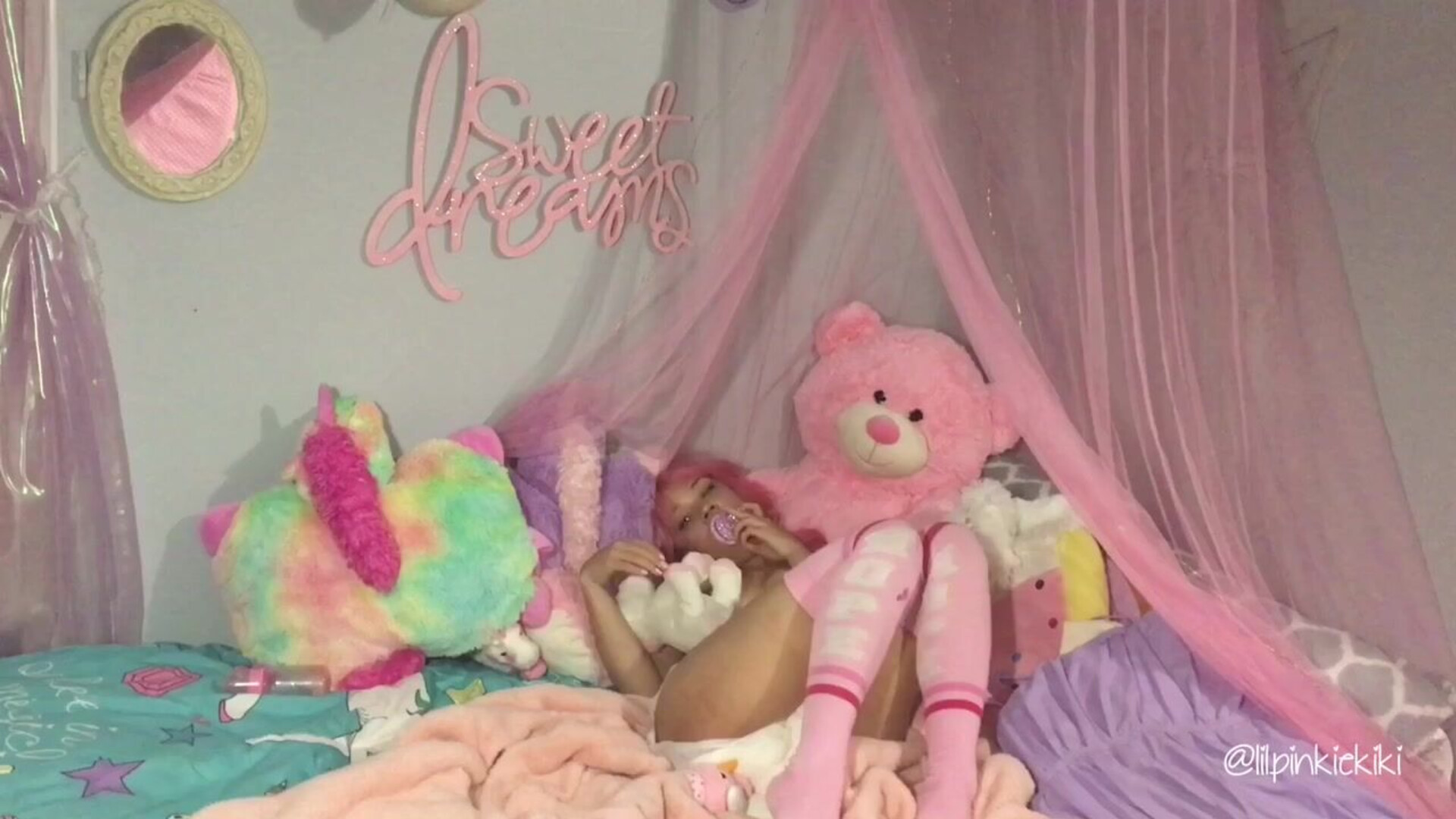Kiki Cali Ready For Beddie - brunette - masturbation