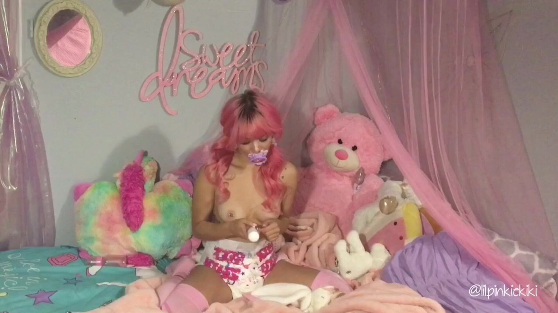 Kiki Cali Ready For Beddie - brunette - masturbation