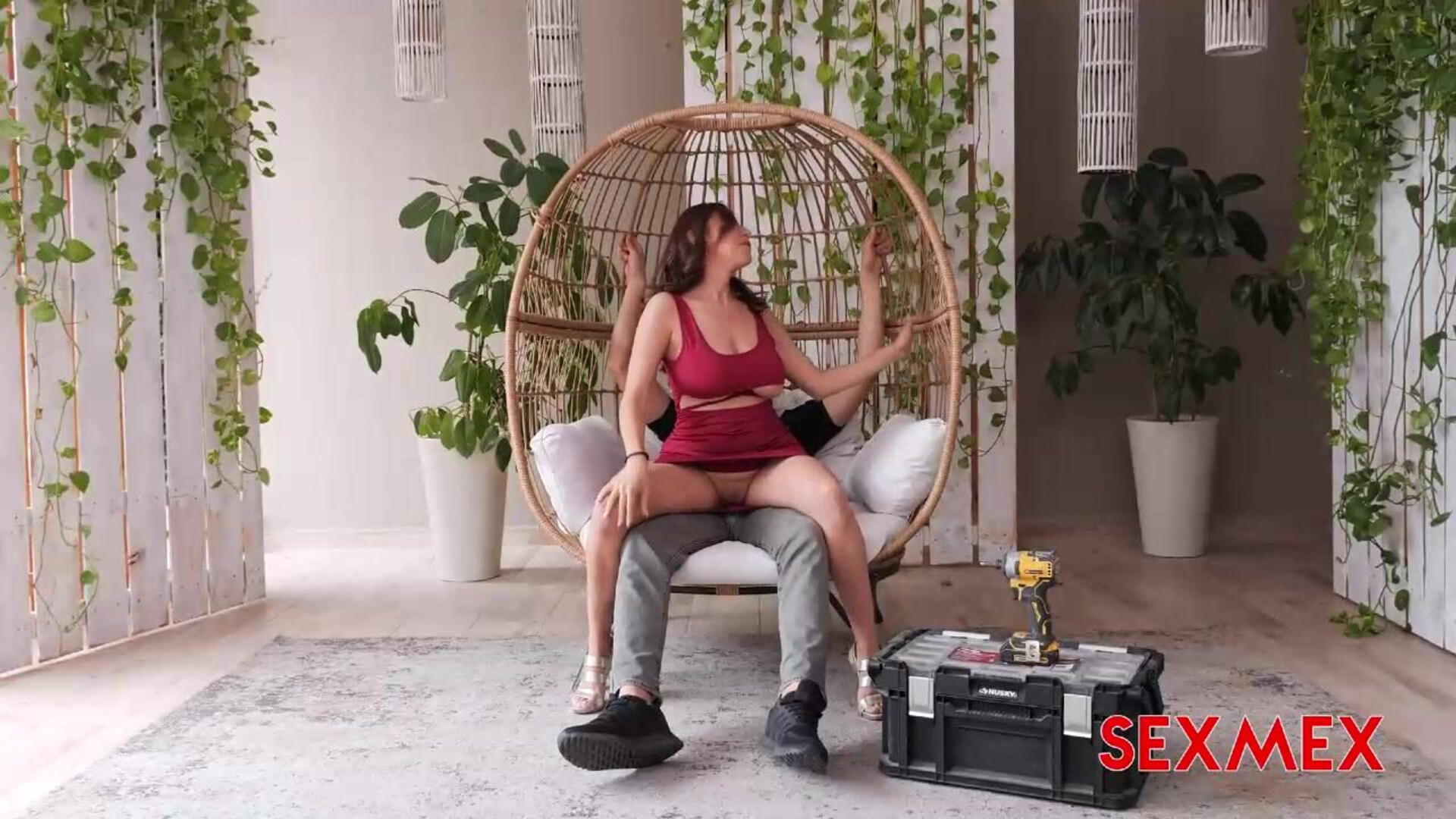 Letzy Lizz Patio Sex Chair Testing - latin - spanish - blowjob