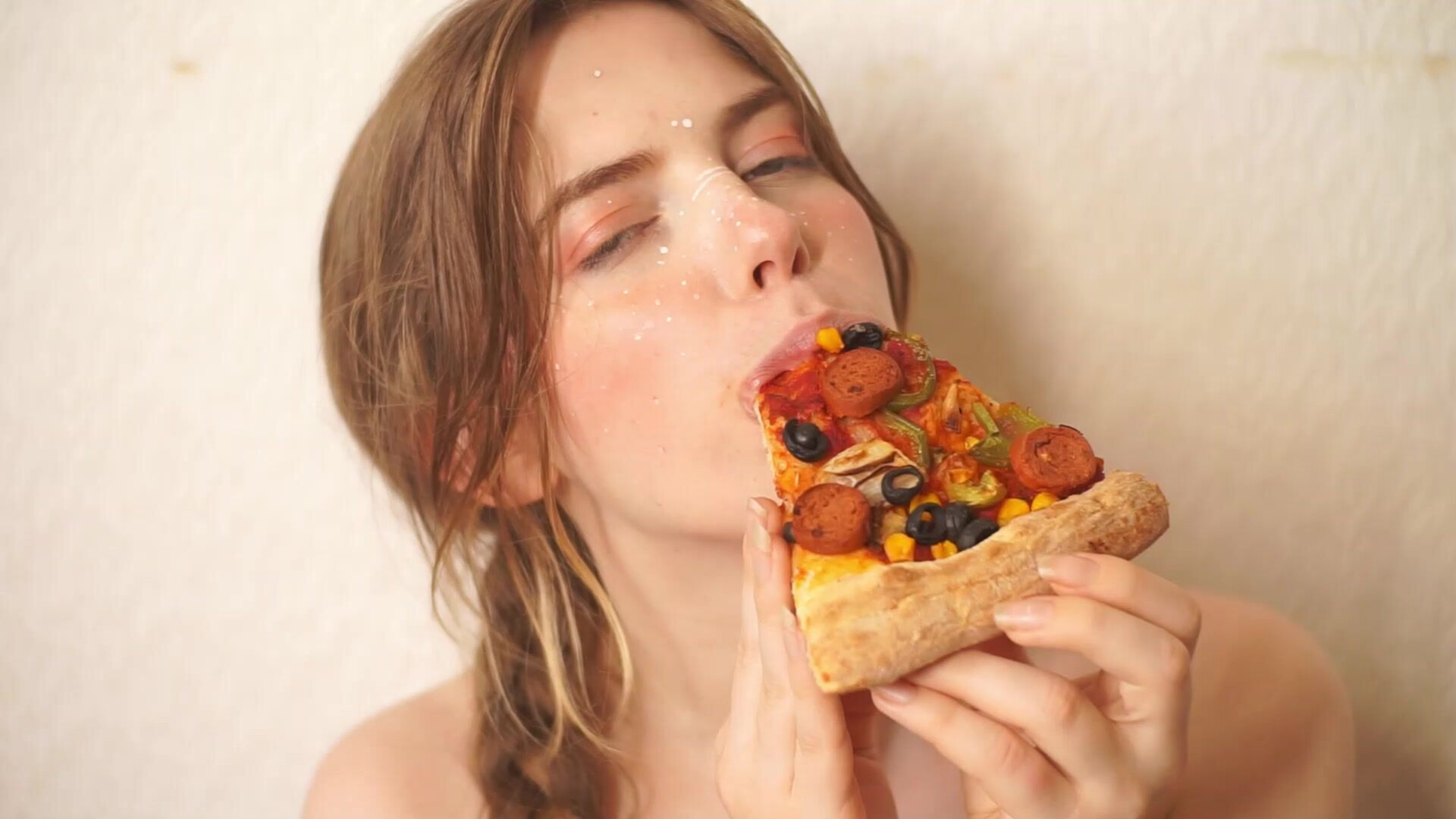 Longhairluna Horny Slut Eats Vegan Pizza - amateur - solo - petite
