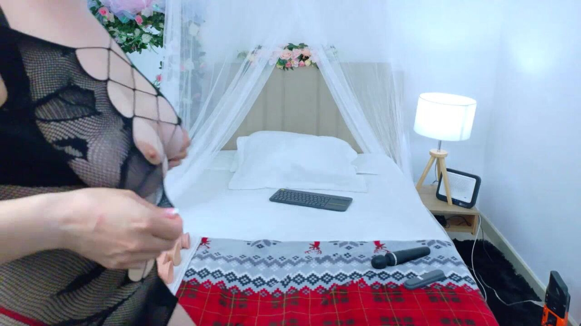 foxxy lov 2025 12 24 19h07m37s - webcam