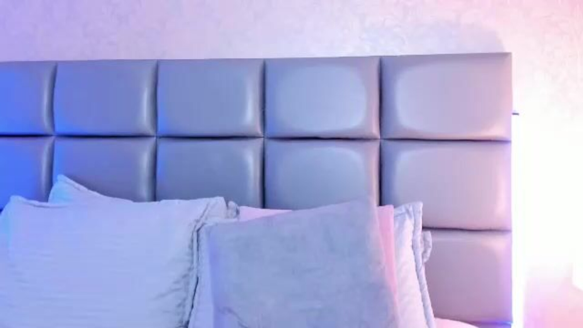 laurahott 2025 12 03 17h40m13s - webcam