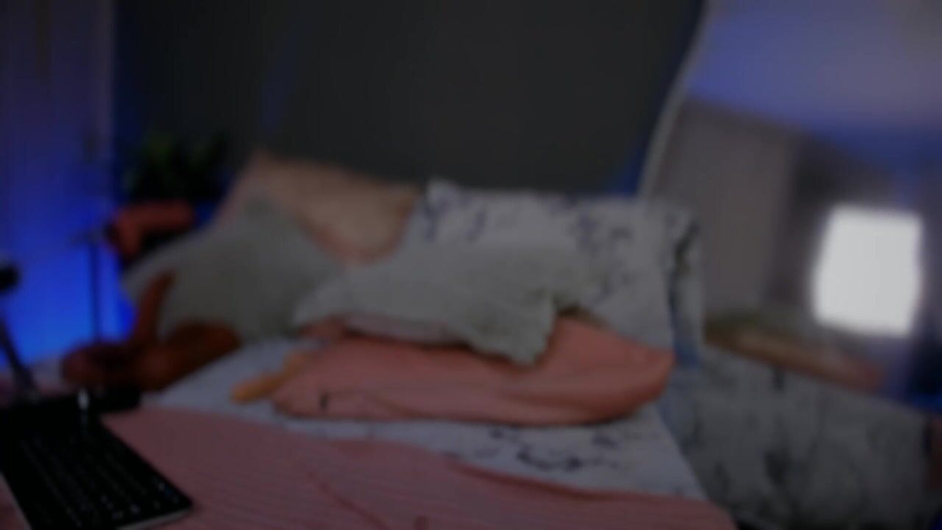 lotie cox 2026 01 16 01h35m23s - webcam