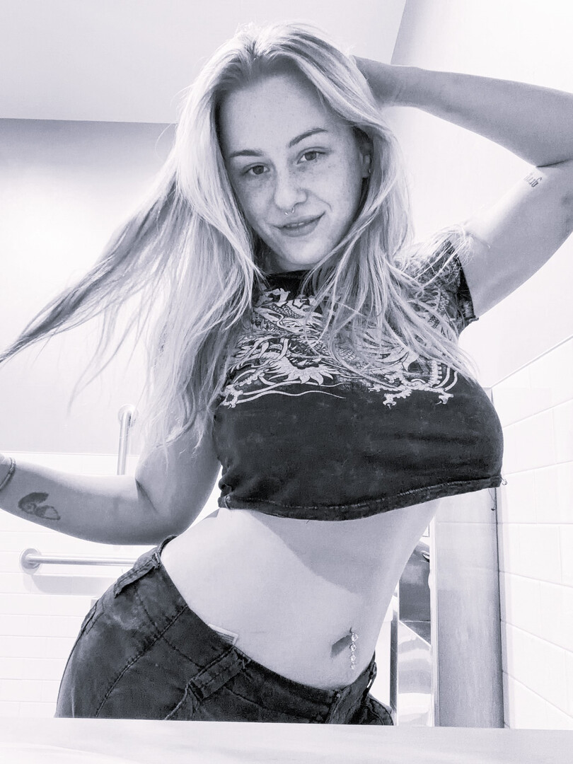 ramera pelirroja exquisita - babe - cute