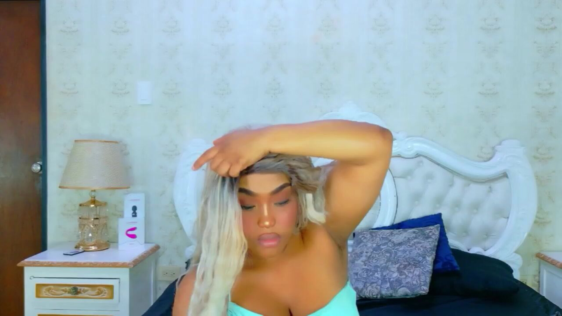 tianah glow 2025 12 24 16h55m50s - webcam