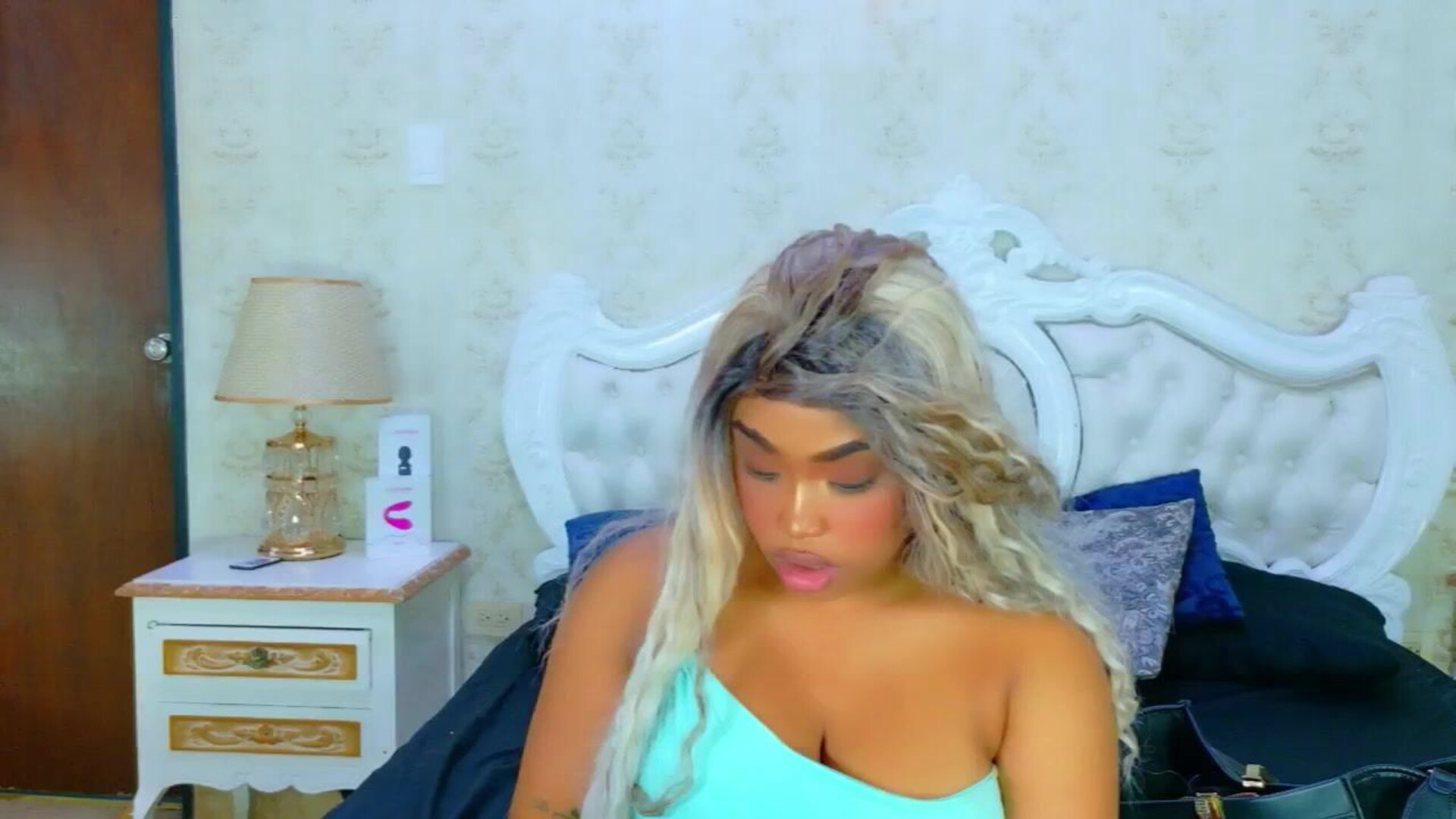 tianah glow 2025 12 24 16h55m50s - webcam