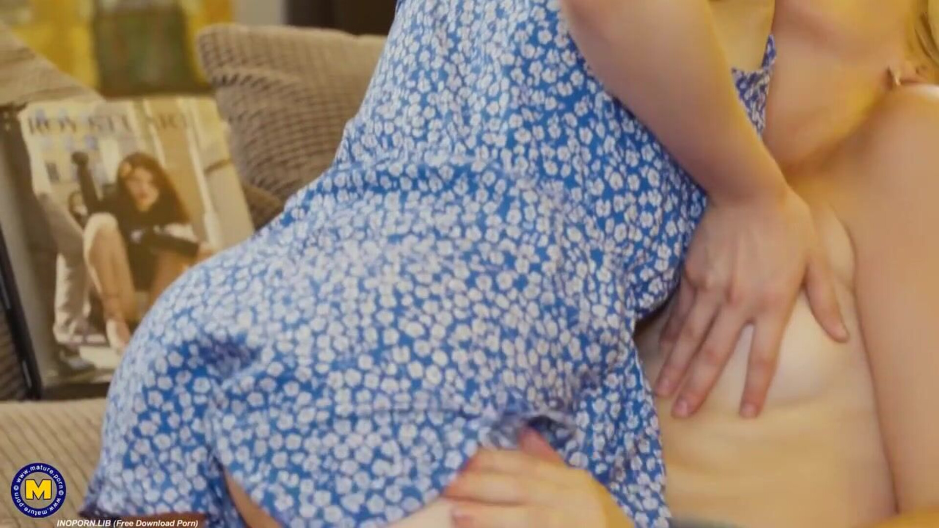 Diana ( 55 ) Maya ( 24 ) - lesbian