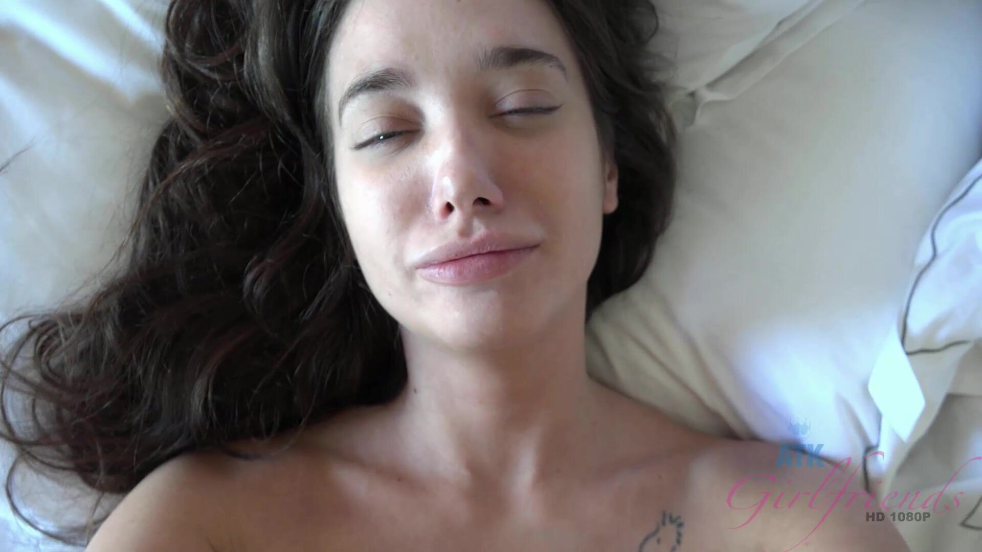 Gia Paige is in Tokyo and she wants to ride your cock - petite