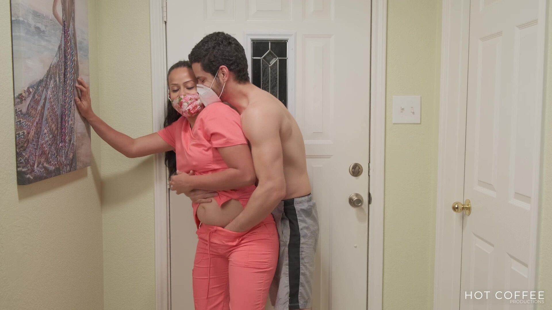 JollaPr Enfermera Culona Llega A Casa Y Es Bien Recibida Por Su Esposo - milf - big ass - big tits