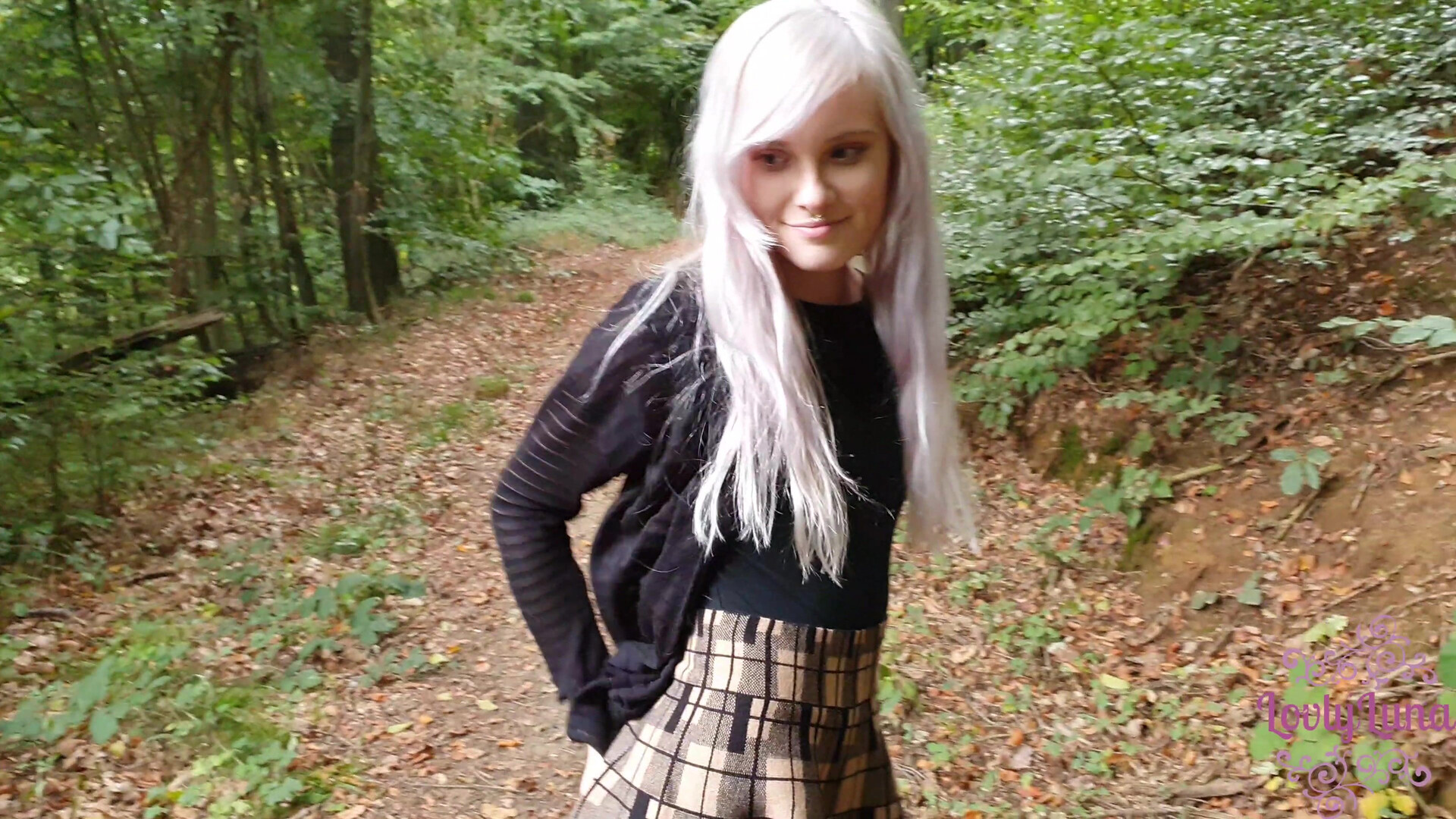LovlyLuna ErwischtJunges Mädchen Beglückt Einen Kerl Im Wald Mit Ihren Geilen Lippe - pov - small tits - teen