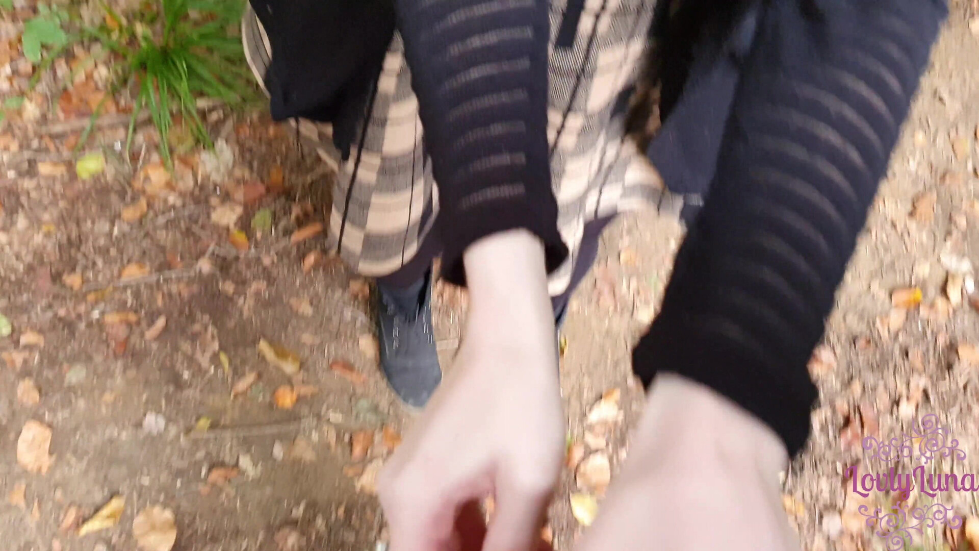 LovlyLuna ErwischtJunges Mädchen Beglückt Einen Kerl Im Wald Mit Ihren Geilen Lippe - pov - small tits - teen