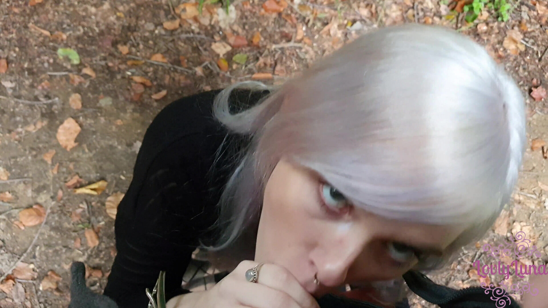 LovlyLuna ErwischtJunges Mädchen Beglückt Einen Kerl Im Wald Mit Ihren Geilen Lippe - pov - small tits - teen