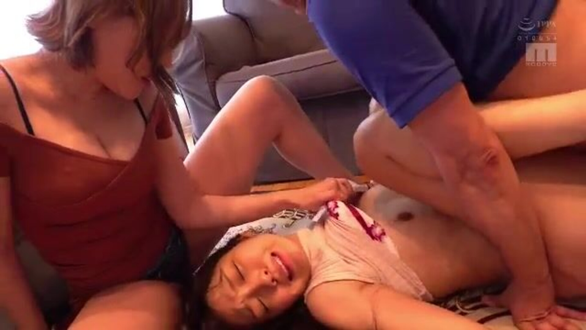 MIAA 704 ¡Es súper molesto que Himari se case con un chico que me gusta! - venganza