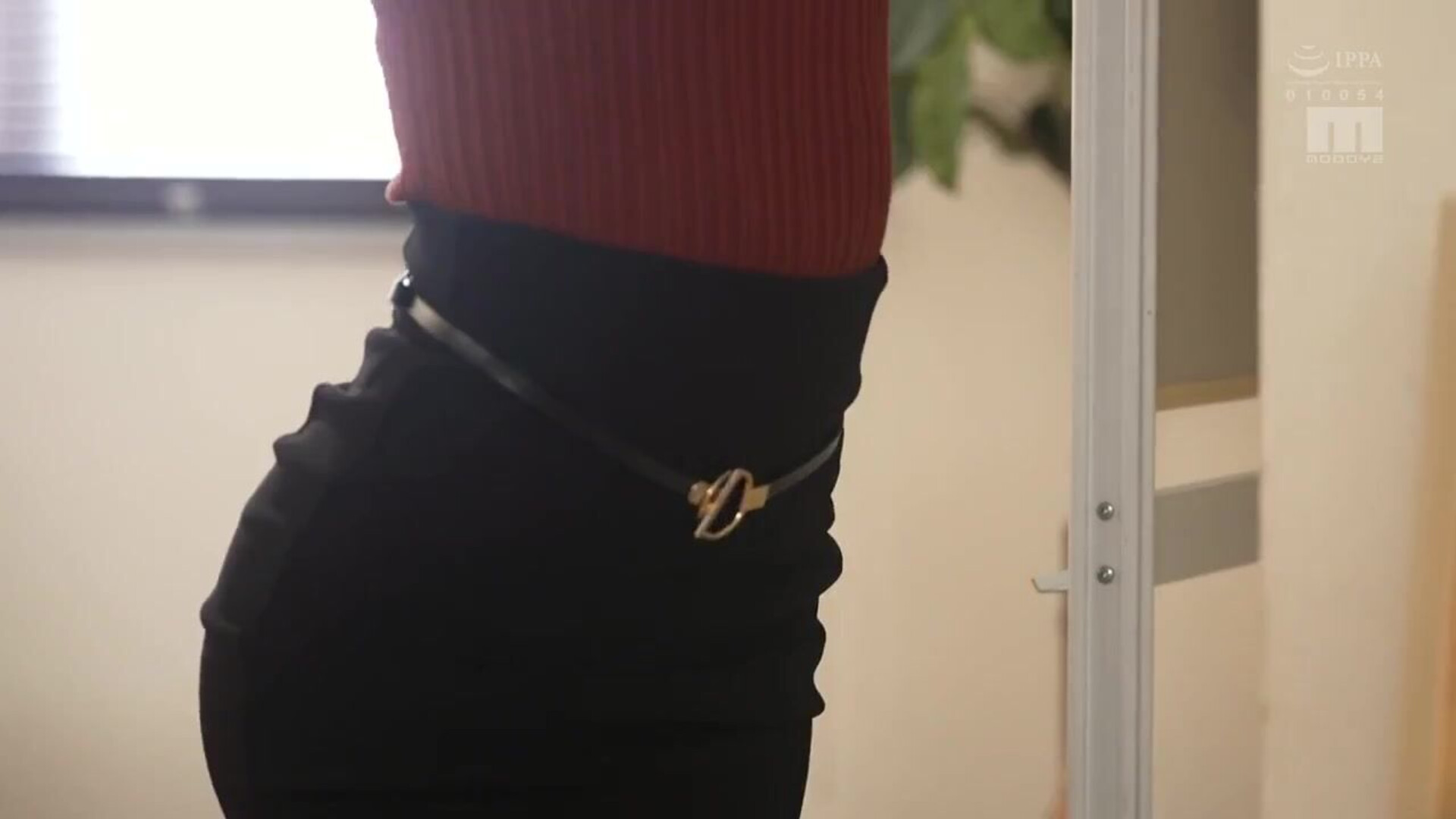 MNGS 006 A female boss is furious at her subordinate fo - asian