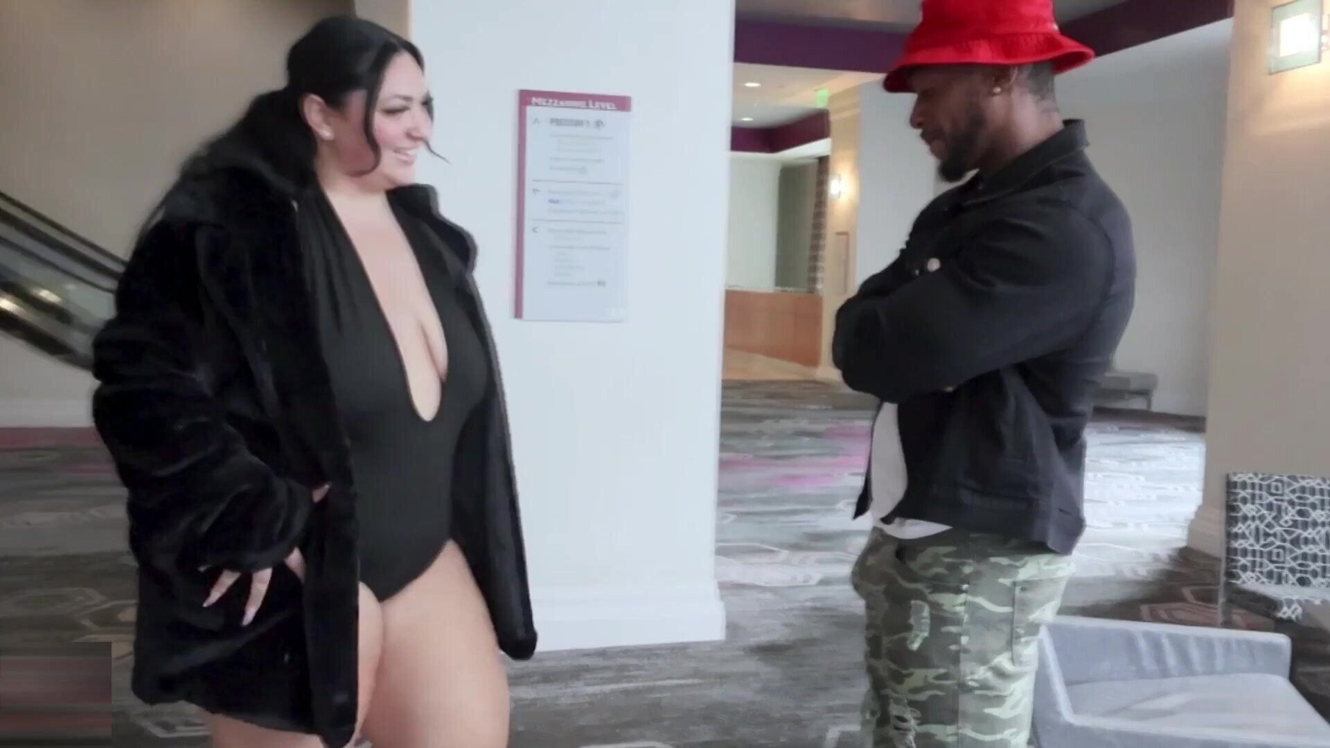 Mazee meets a hotel lobby freak - bbw - pawg - bbc