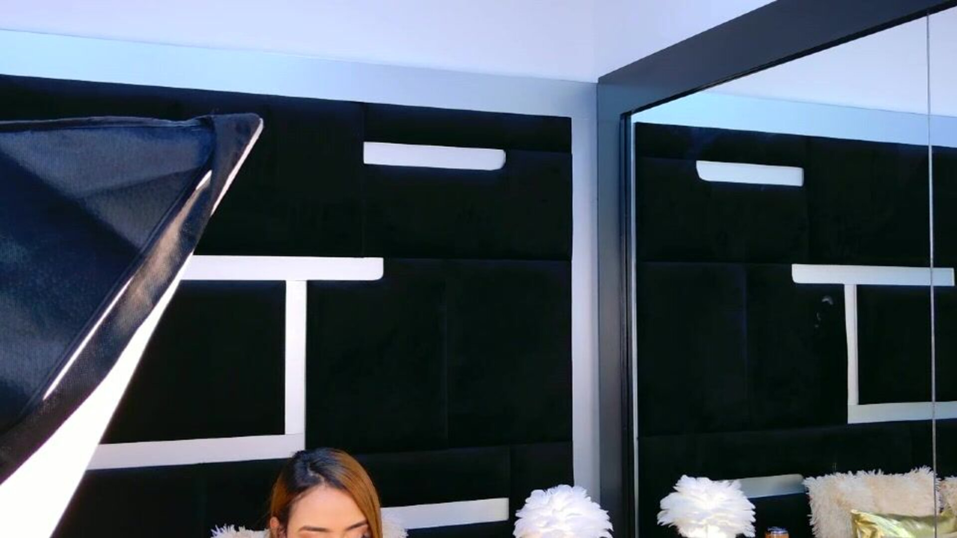 alanaferrara 2025 12 01 18h23m52s - webcam