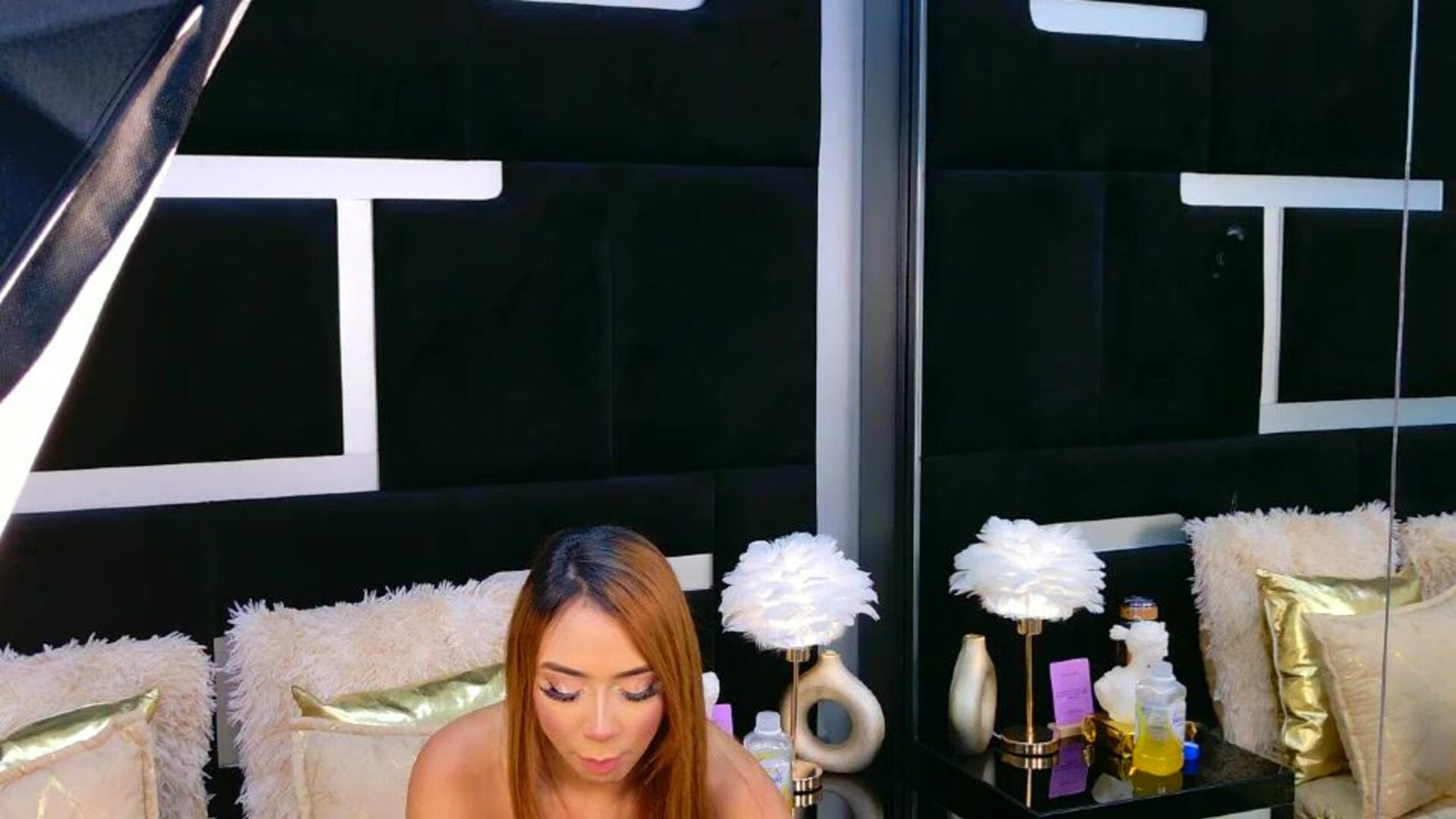 alanaferrara 2025 12 01 18h23m52s - webcam