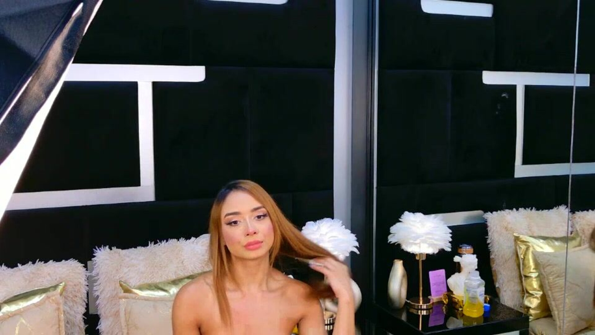 alanaferrara 2025 12 01 18h23m52s - webcam