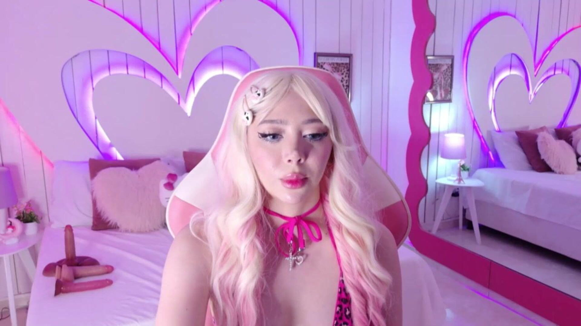 gatitachan 2025 12 28 03h00m04s - webcam