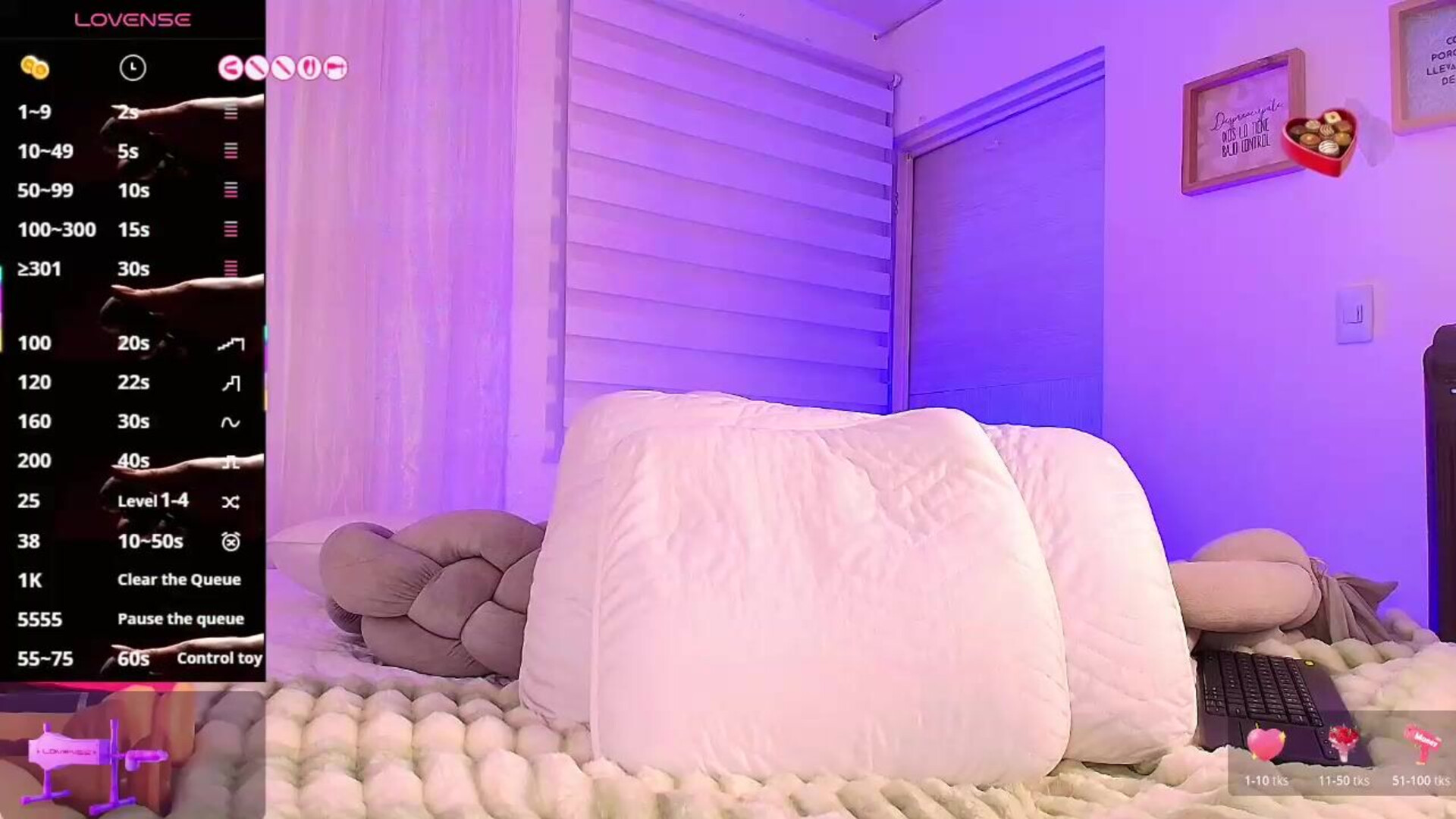 sarah moonn 2025 12 10 18h35m23s - webcam