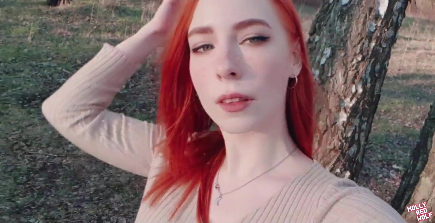MollyRedWolf - I Piss In The Park - ManyVids - Cosplay - piss - teen - natural tits - big tits - dirty talk - fetish - amateur - redhead