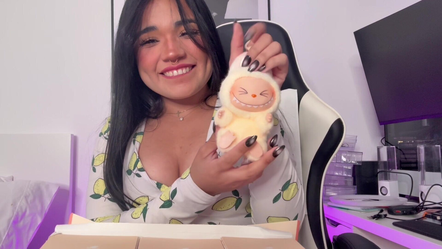 Summer Col - ASMR UNBOXING LABUBU - ManyVids - latina - big tits - big ass - brunette - pov