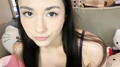 Kiaraaa ASMR Gum Chewing Sounds & Riding