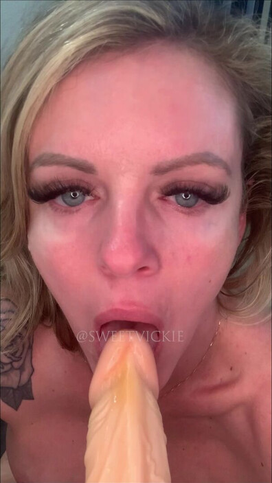 SweetVickie - Sweet Vickie solo play and squirt - ManyVids - solo - squirting - blonde - milf - big tits - tattoo - fake tits