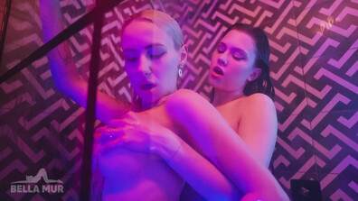 Bella Mur - Wet games in the shower with Sofia Simens - OnlyFans - blonde - tattoo - pov - teen - medium tits