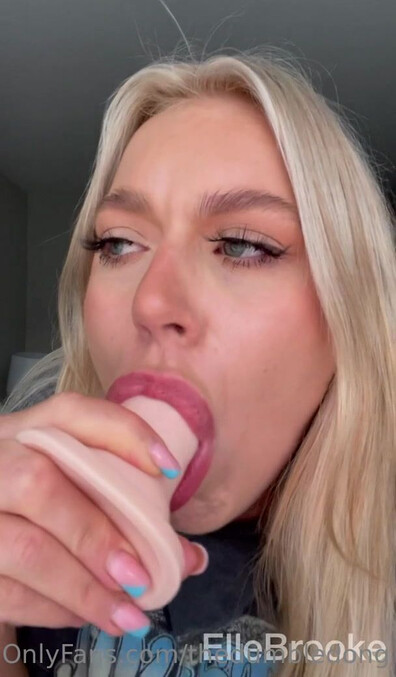 Elle Brooke - Sucking Dick Should Be Messy! This Is How I Like It - Onlyfans - OnlyFans - blonde - pov - dirty talk - solo - teen - natural tits