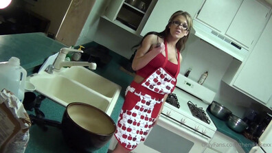 thenikkisexx - Who's hungry for some pancakes - ManyVids - blonde - big tits - fake tits - pov - dirty talk - milf