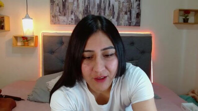 mia aira 2025 12 01 09h40m36s - webcam