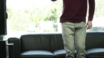 Chloe Scott Babysitter gets her big dick 2160p - blonde