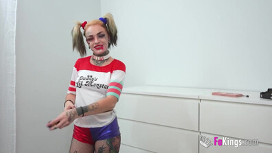 Lady Medusa Has visto las tetas de Harley Quinn Busco una polla más grande - latin - spanish - blowjob