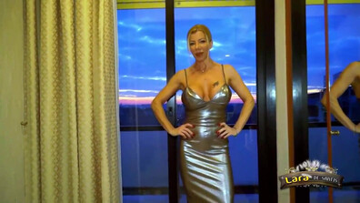 Lara de Santis Si diverte a succhiare e prenderlo nel culo - milf - mature - big ass - blowjob
