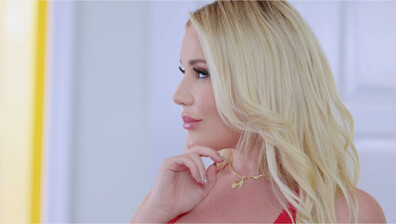 Savannah Bond The Hottest Blonde - big ass - big tits - milf - babe - busty - curvy - hardcore - blonde