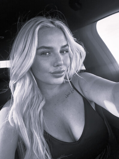 rubia exquista de grandes tetangas - babe - cute