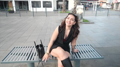 Alice Alice, 28 years old, pastry chef in Marseille and OM fan! - milf - big ass - blowjob