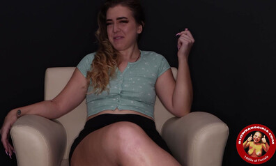 Elizabeth Sexy newbie does her first blowbang in HD - blowbang