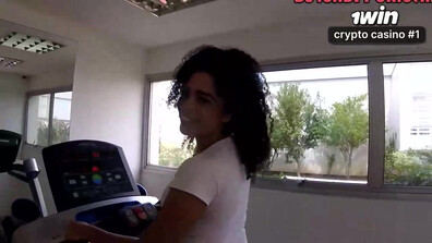 Comendo uma garota brasileira encontrada na academia e dando um duro! - modelos verificadas - porn - gym pick up - blowjob - morena gostosa - gym - kissing - latinas - hardcore - brazilian