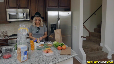 Daisy Haze Bad Babysitter Logan Long 1080p - blonde